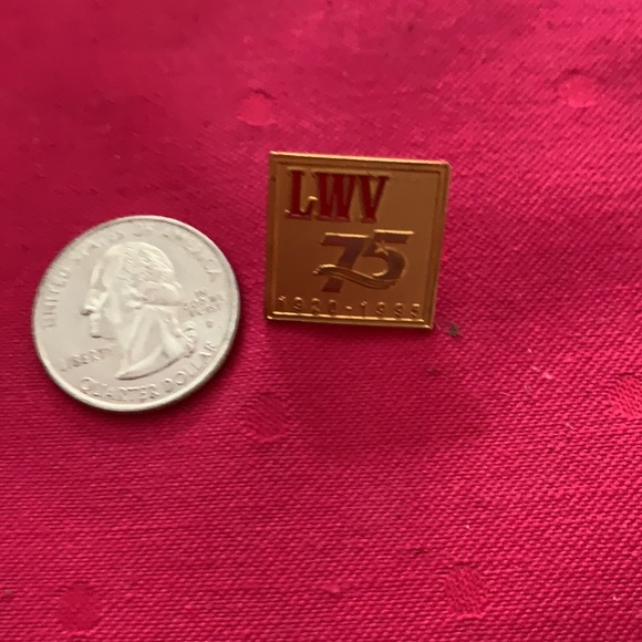 Vintage lapel pin LWV - Picture 3 of 3